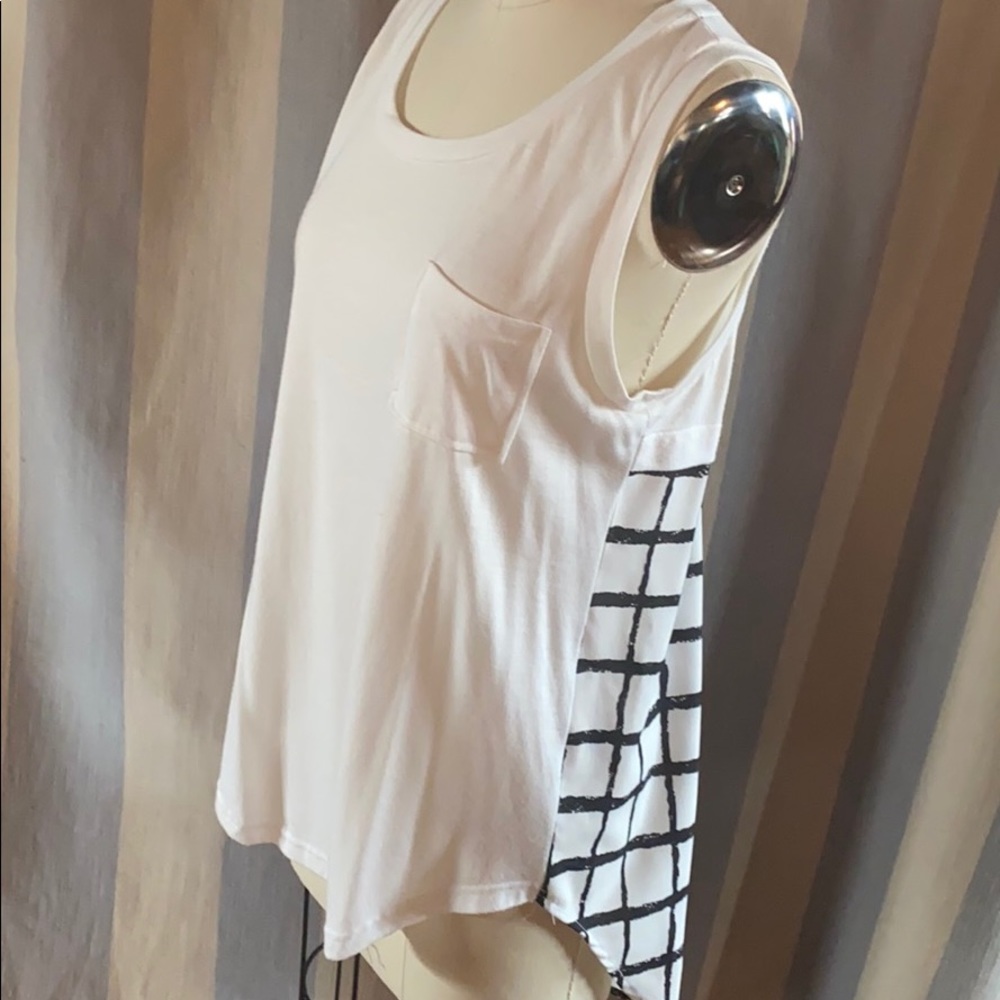 B.P. Collection sleeveless white/black check top